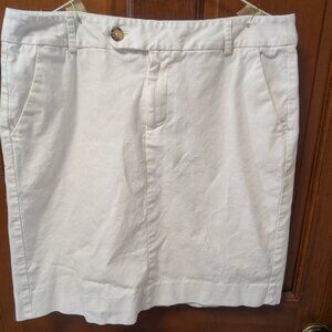 Womens white khaki-style skirt, size 8
